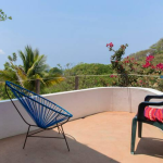 The terrace has the shape of the bow on a ship