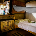 It offers space for 4 people. For bigger families, we recommend to rent together with Nautilus!