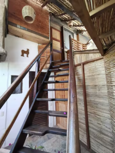 The marine ladder, Luna's access point